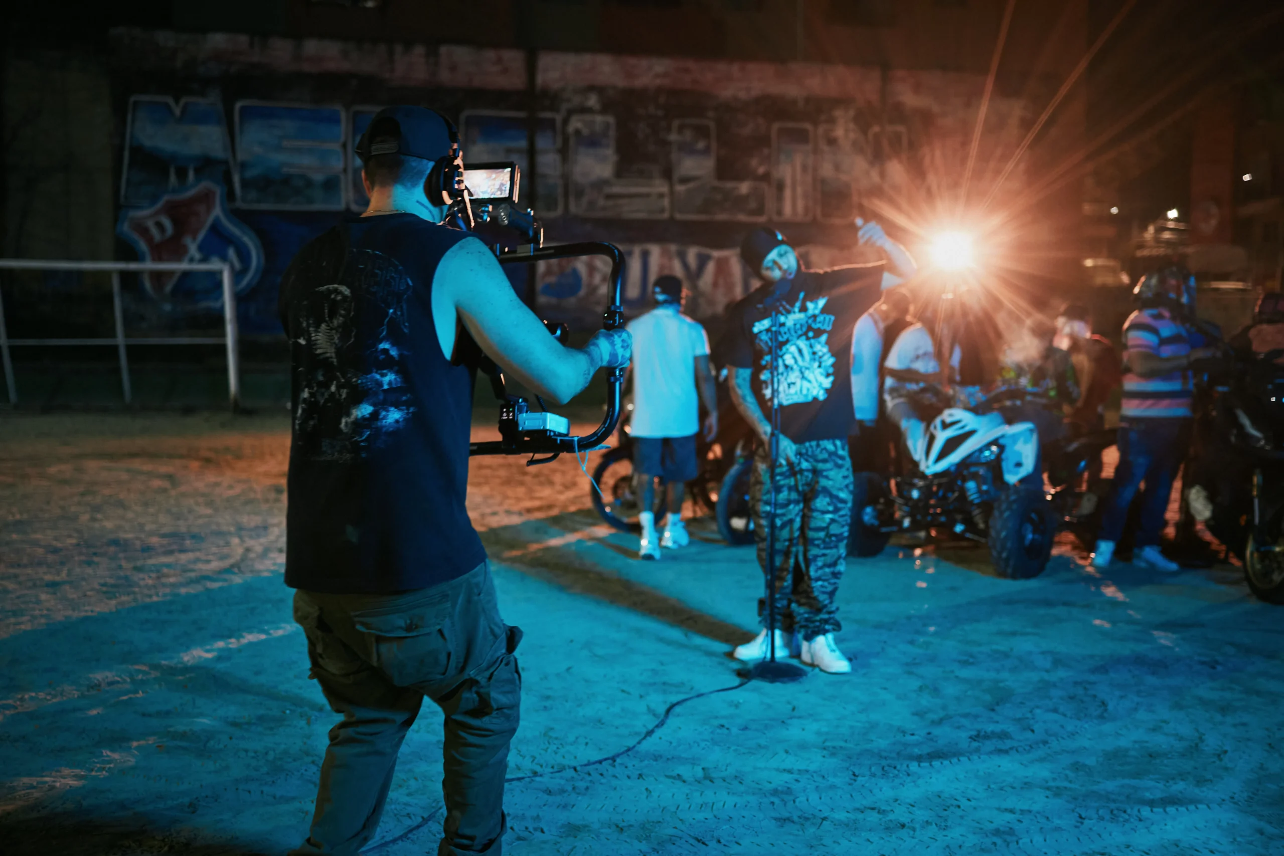 filmmaker en medellin , videos musicales en medellin , produccion audiovisual , detras de camara artista yung sarria por dobleasilva